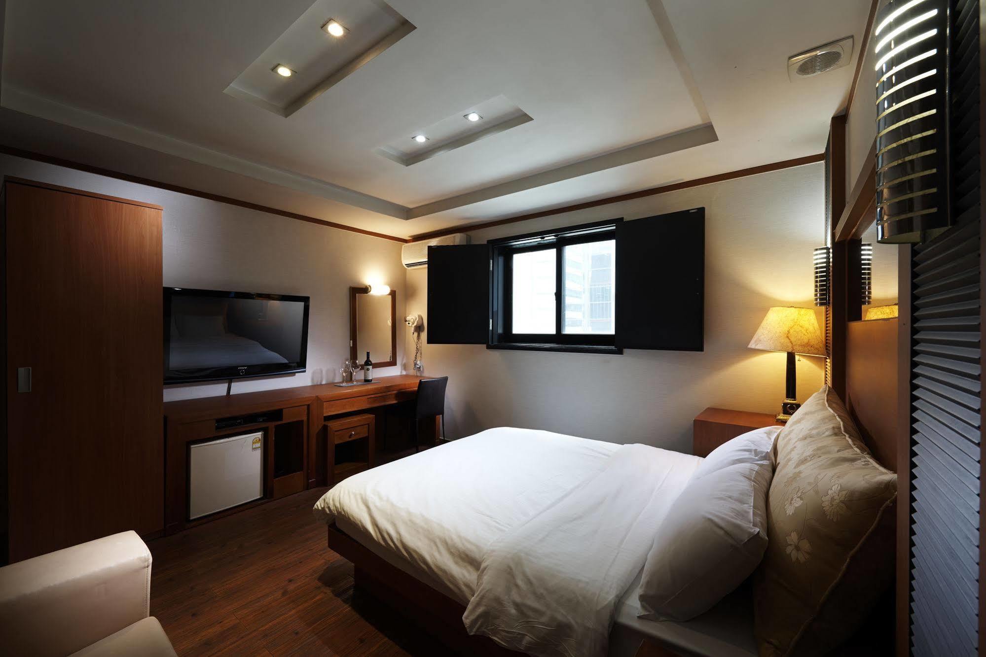 Hotel Noblesse, Yeoksam Seúl Exterior foto